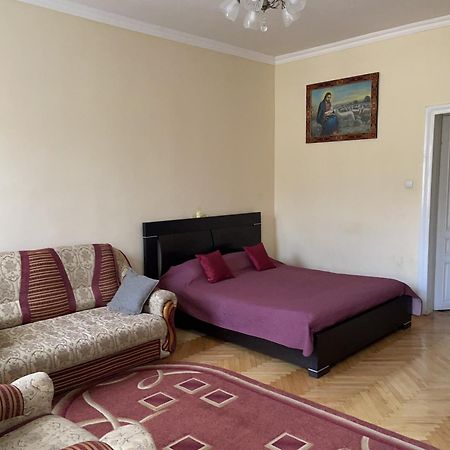 Apartments Near The Church Of Olga And Elizabeth Leópolis Exterior foto